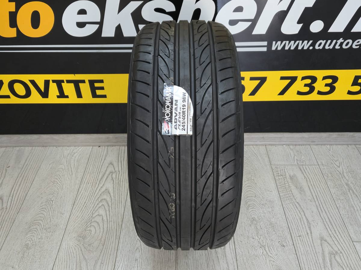 Yokohama 96W V701 245/40R19